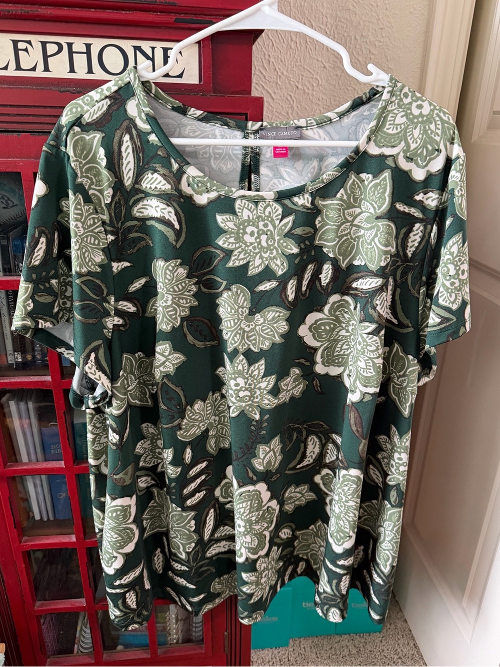 NWT Vince Camuto 3X Forest Green Floral Top Plus Size